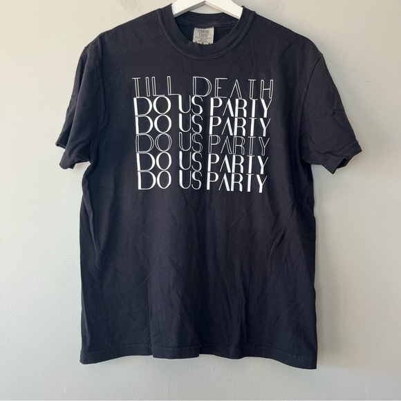"Til Death Do Us Party" Graphic Black Tee Medium - Picture 1 of 5